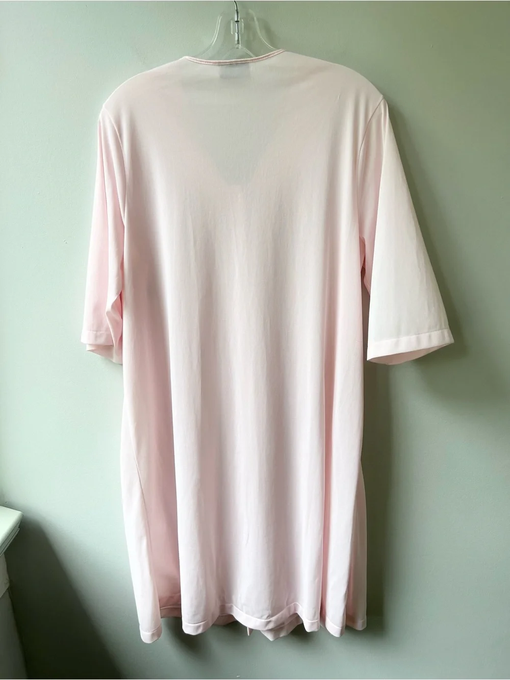 Vintage Vassarette women’s dressing robe with embroidered detail